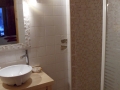 salle de bain de la chambre du rez de chaussée avec wc privatif
